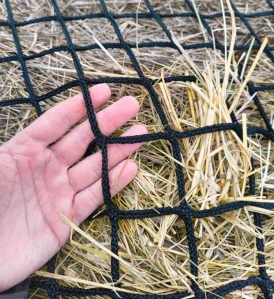 Extra silná bezuzlová síť na balík sena do průměru 160cm oka 4x4 cm