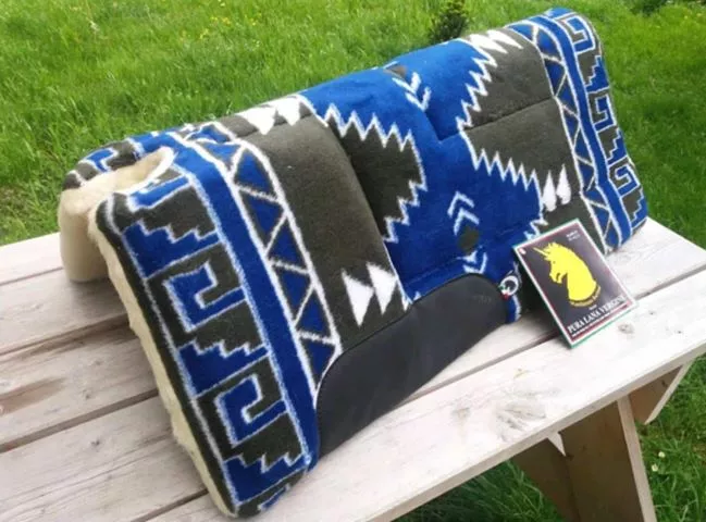 Korekční deka se zvednutým, vykrojeným kohoutkem Navajo pravý beránek