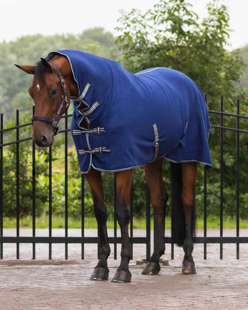 Fleecová odpocovací deka s krkem 