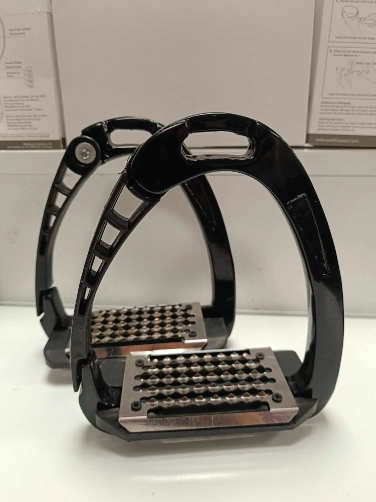 Třmeny bezpečnostní vyklápěcí