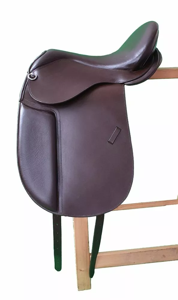 Bezkostrové drezúrní sedlo BRISTOL